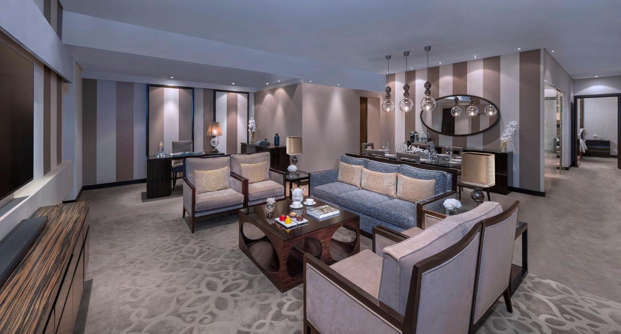 Mandarin Oriental Al Faisaliah, Рияд Екстериор снимка The Club Lounge at the Conrad Hong Kong