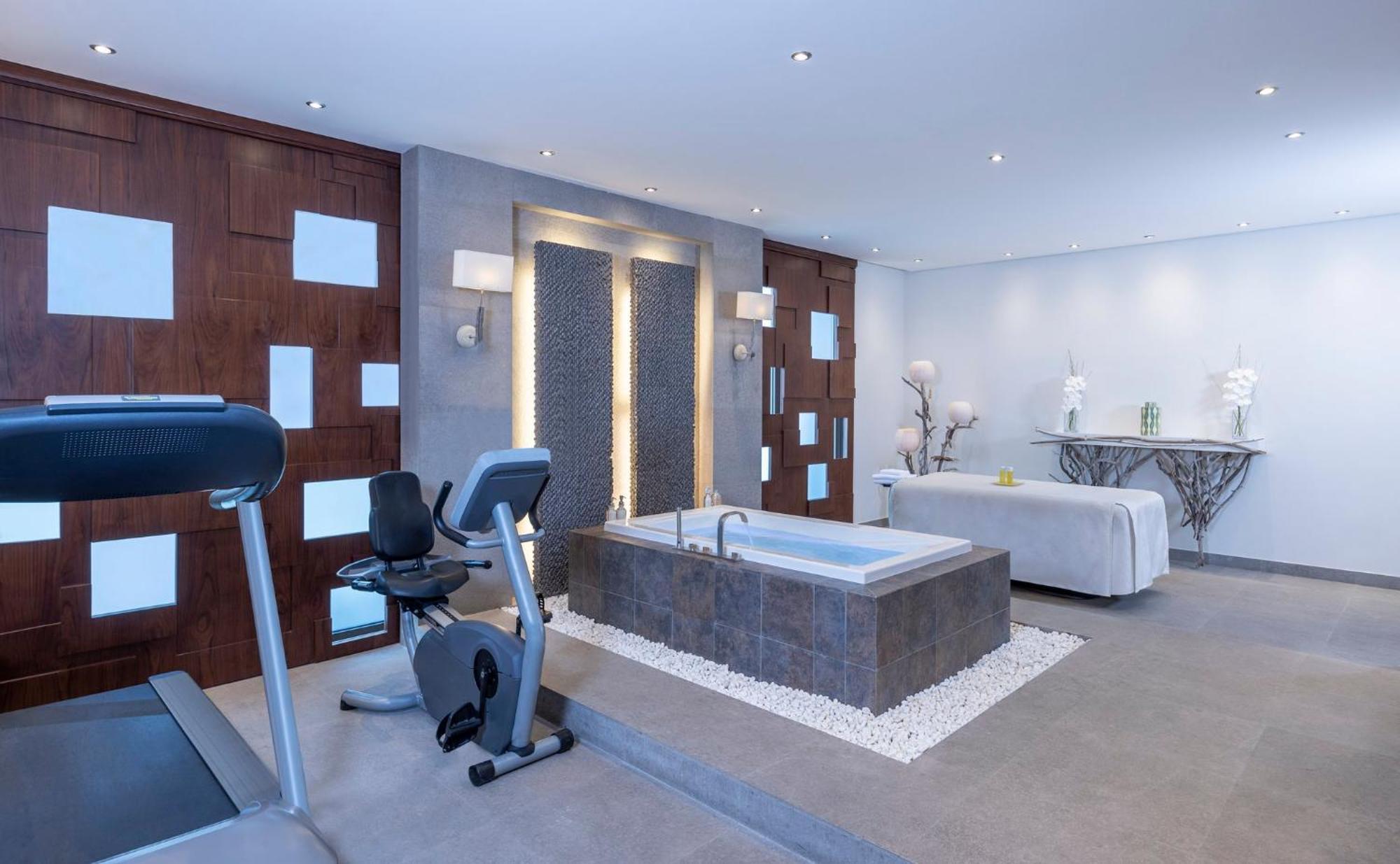 Mandarin Oriental Al Faisaliah, Рияд Екстериор снимка A modern bathroom