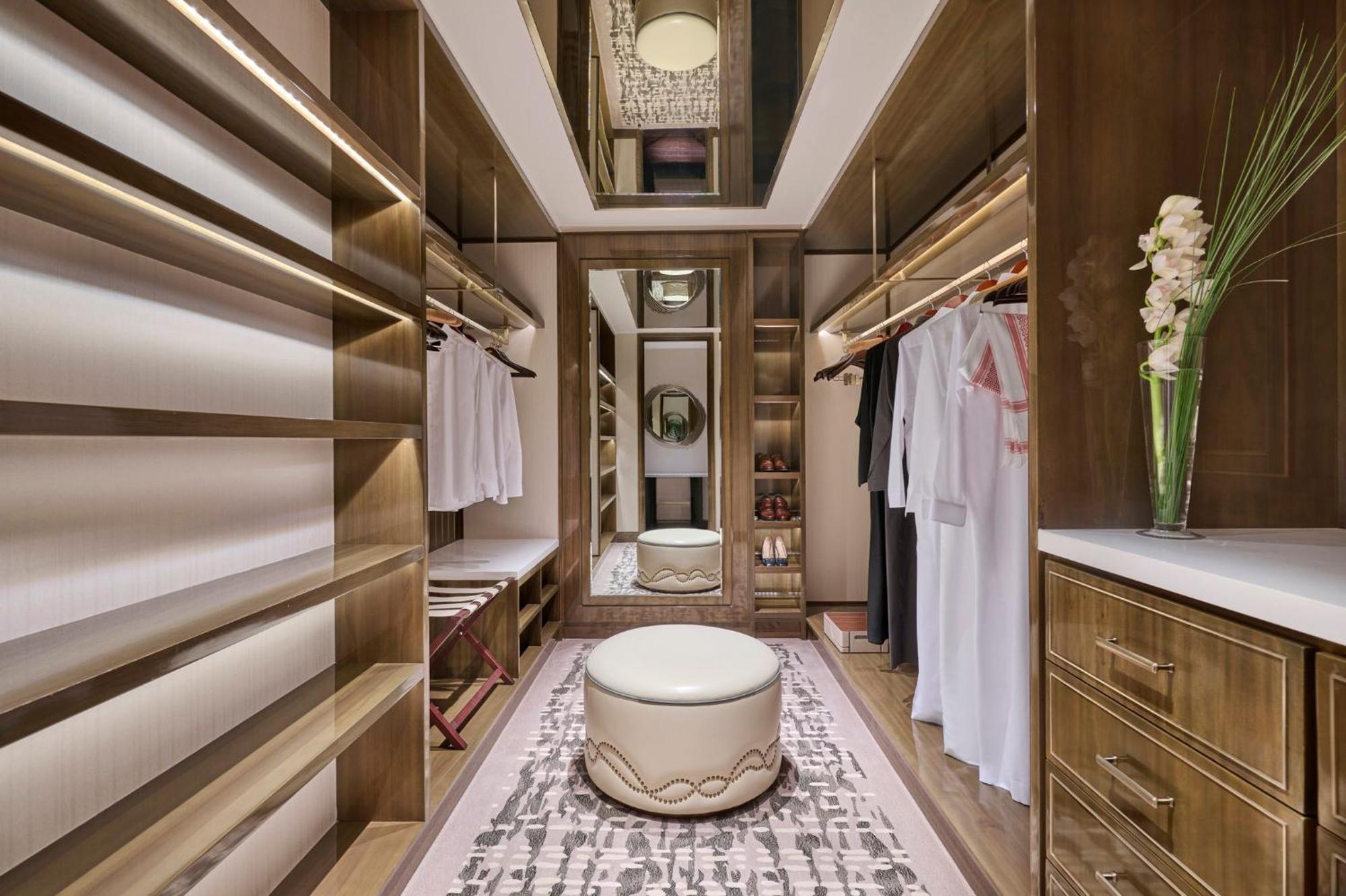 Mandarin Oriental Al Faisaliah, Рияд Екстериор снимка A walk-in closet