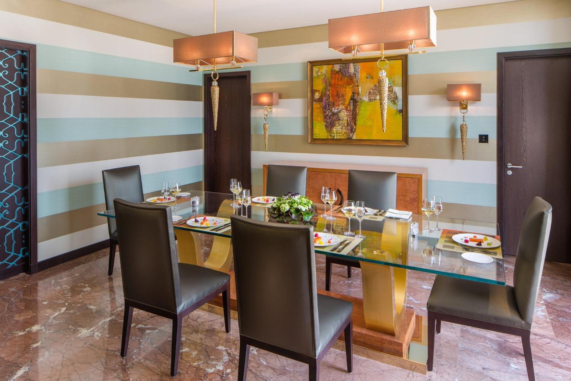 Mandarin Oriental Al Faisaliah, Рияд Екстериор снимка A dining room