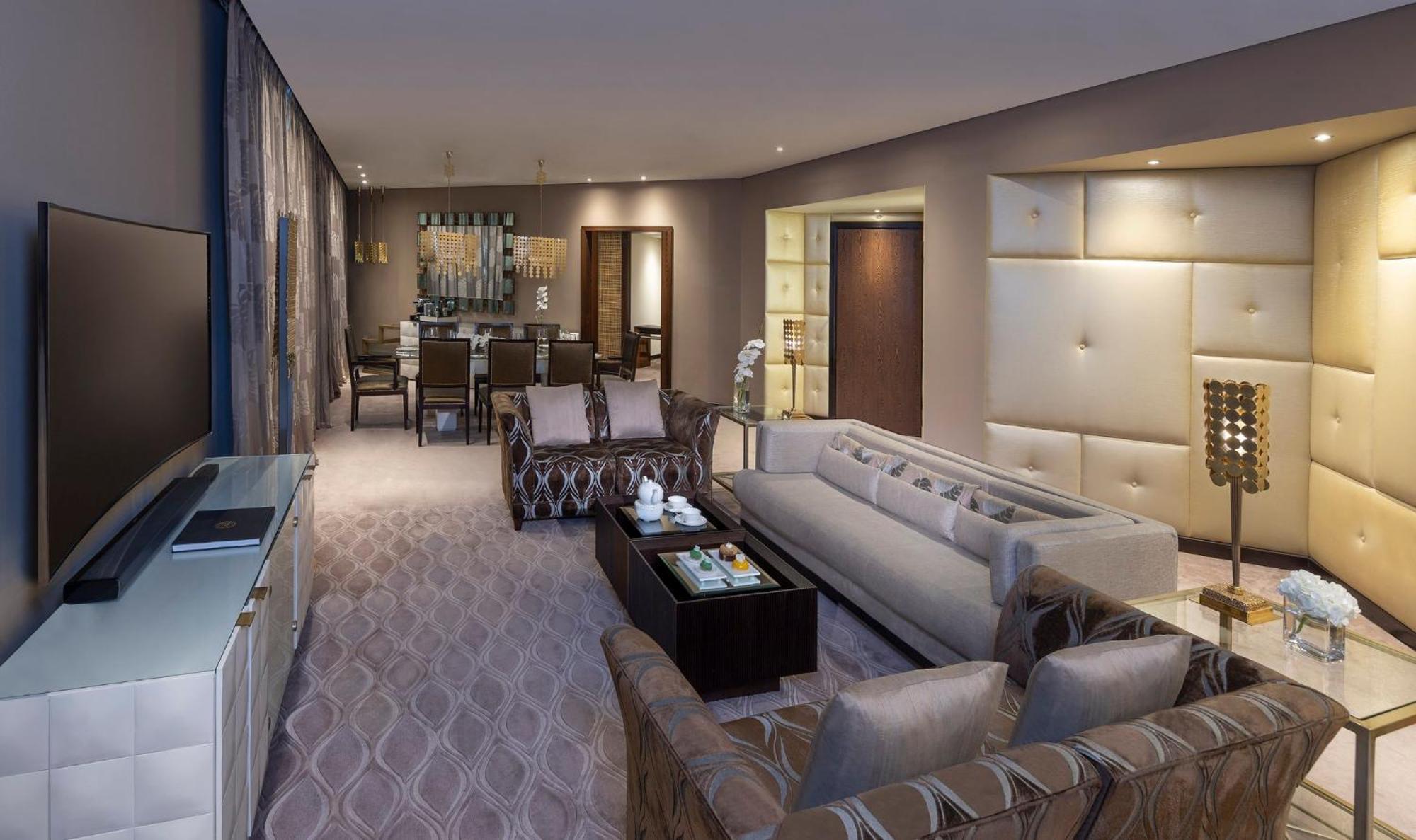 Mandarin Oriental Al Faisaliah, Рияд Екстериор снимка The living room of a Presidential Suite
