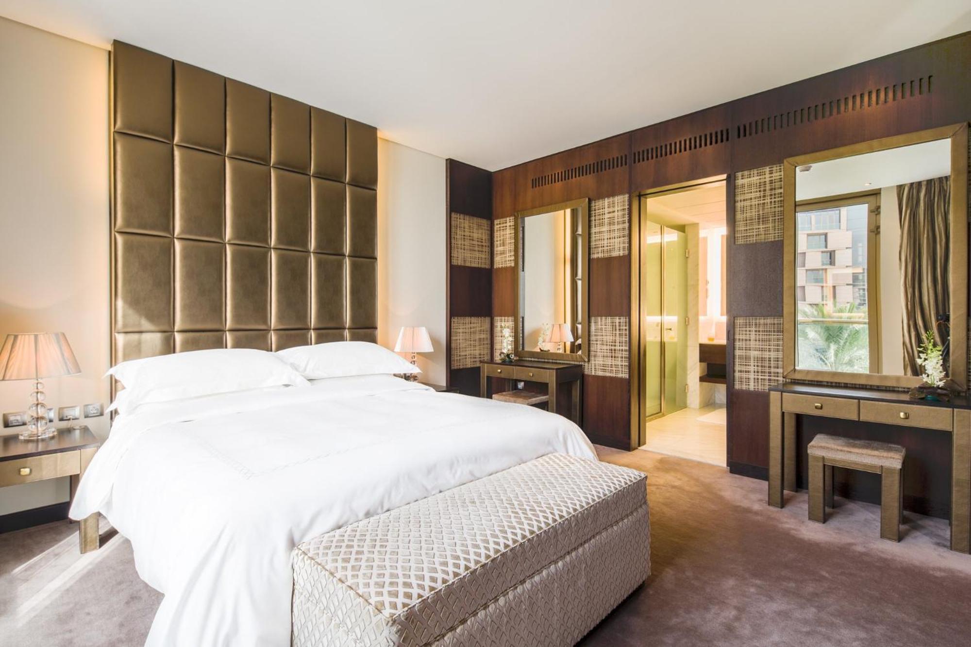 Mandarin Oriental Al Faisaliah, Рияд Екстериор снимка A bedroom at The Dorchester