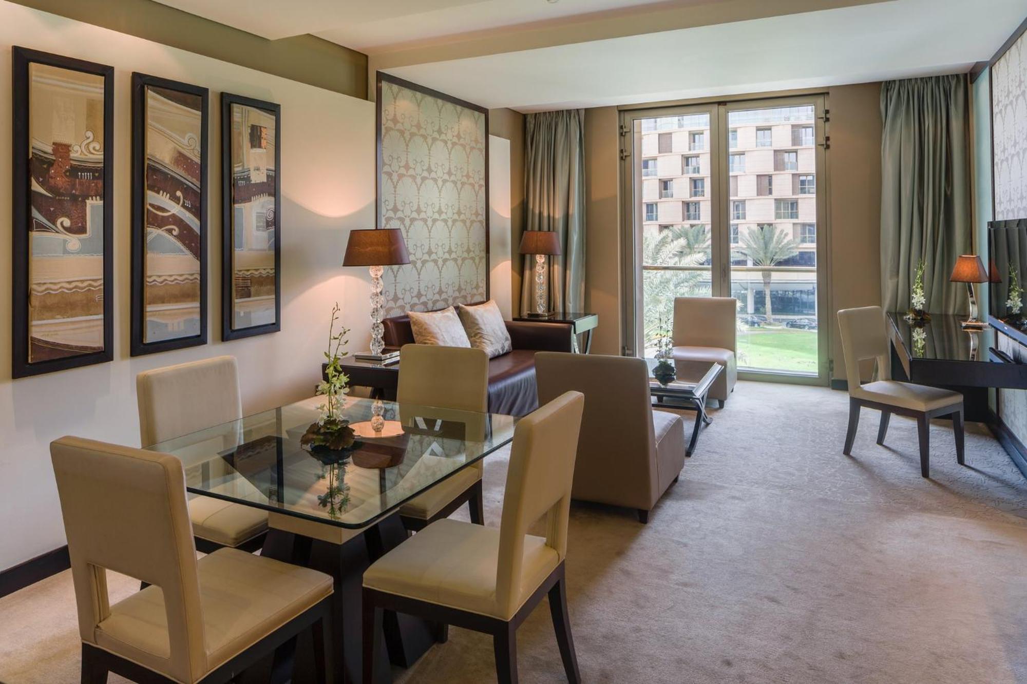 Mandarin Oriental Al Faisaliah, Рияд Екстериор снимка A living room at the Ritz-Carlton, DIFC
