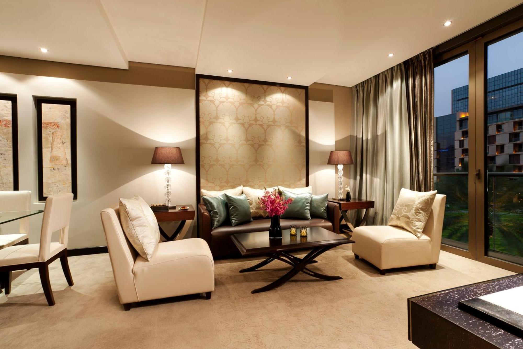 Mandarin Oriental Al Faisaliah, Рияд Екстериор снимка A living room in a typical apartment