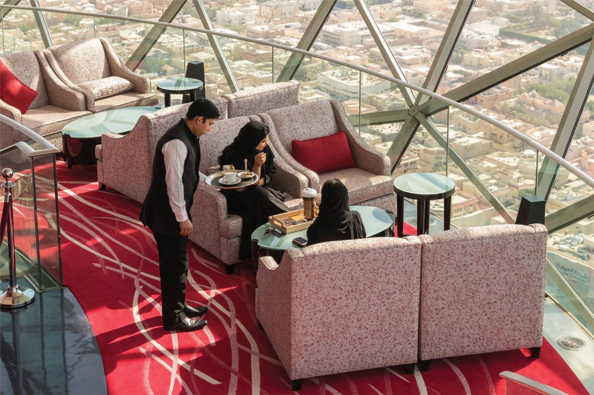 Mandarin Oriental Al Faisaliah, Рияд Екстериор снимка The lounge at the Burj Khalifa